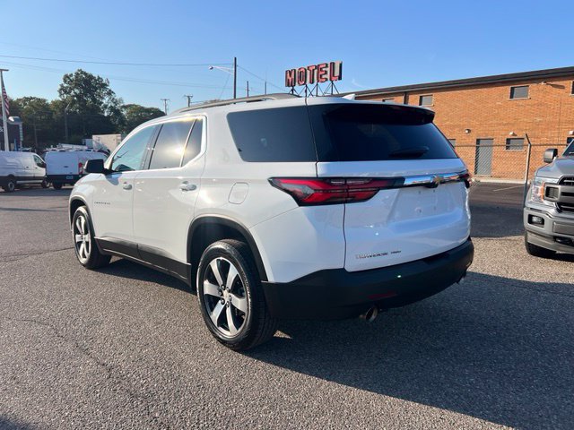 Used 2023 Chevrolet Traverse LT w/ LT Premium Package AWD/4WD image 4