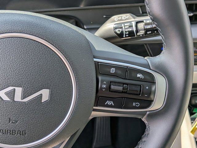 Used 2025 Kia Sportage EX w/ Premium Package FWD image 19