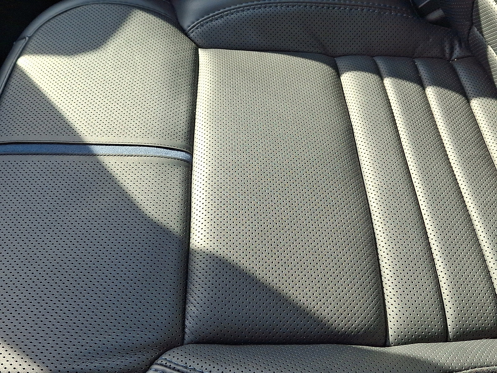 Certified 2025 Ford F150 Platinum w/ Equipment Group 702A High image 26