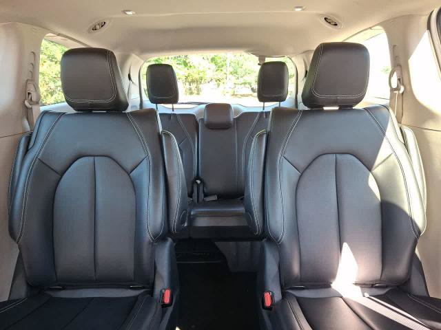 Used 2024 Chrysler Pacifica Limited FWD image 13