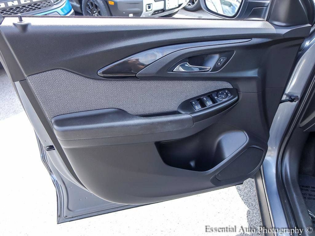 Used 2021 Chevrolet TrailBlazer LT w/ Convenience Package FWD image 18