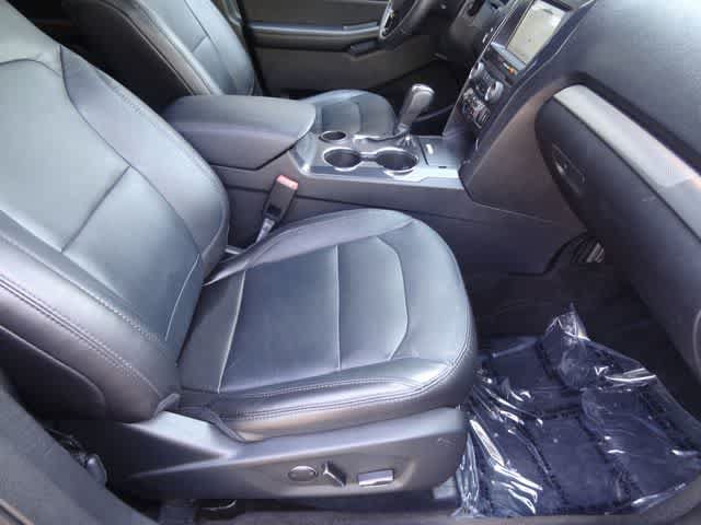Certified 2018 Ford Explorer XLT w/ Equipment Group 202A FWD image 17