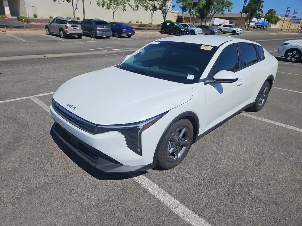 Used 2025 Kia K4 FWD video 1