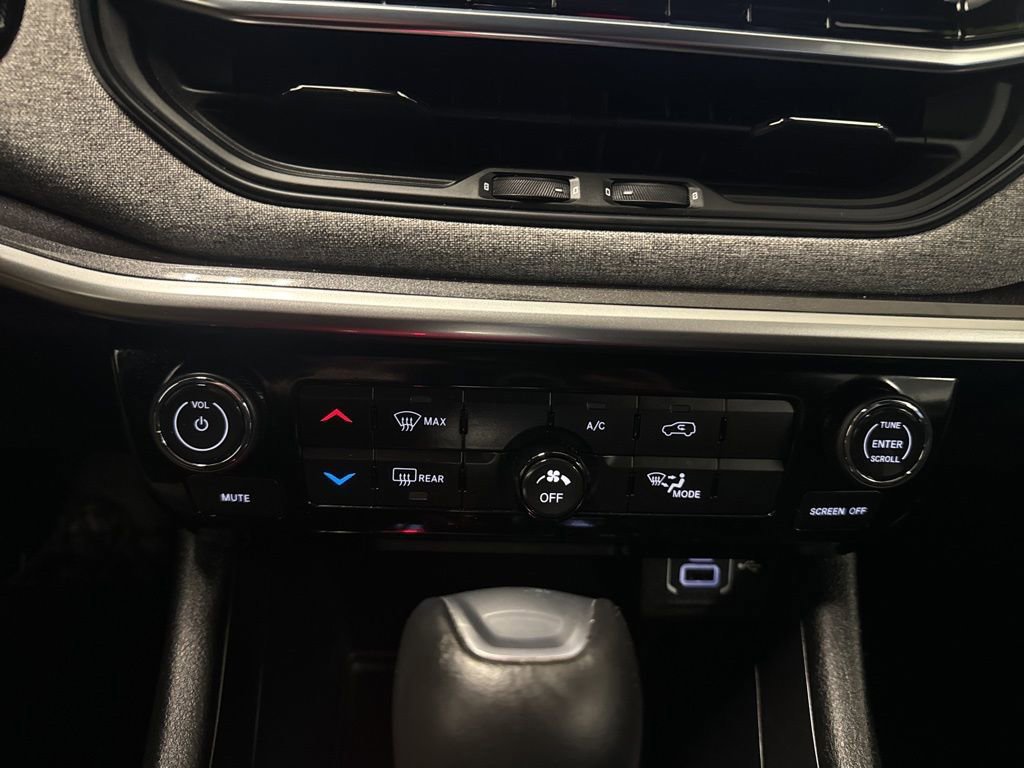 Used 2023 Jeep Compass Latitude image 39