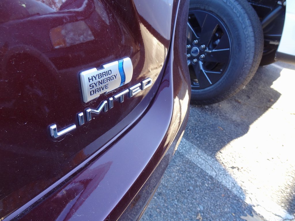 Used 2018 Toyota Avalon Limited image 5