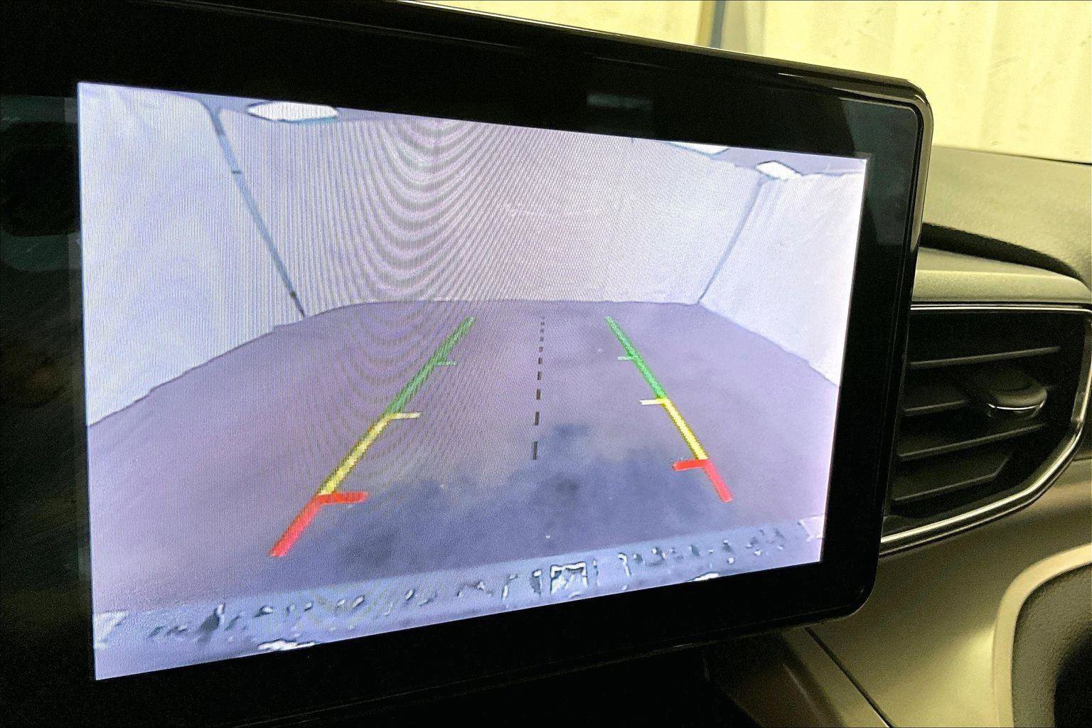 Certified 2022 Ford Explorer XLT w/ Equipment Group 202A image 20