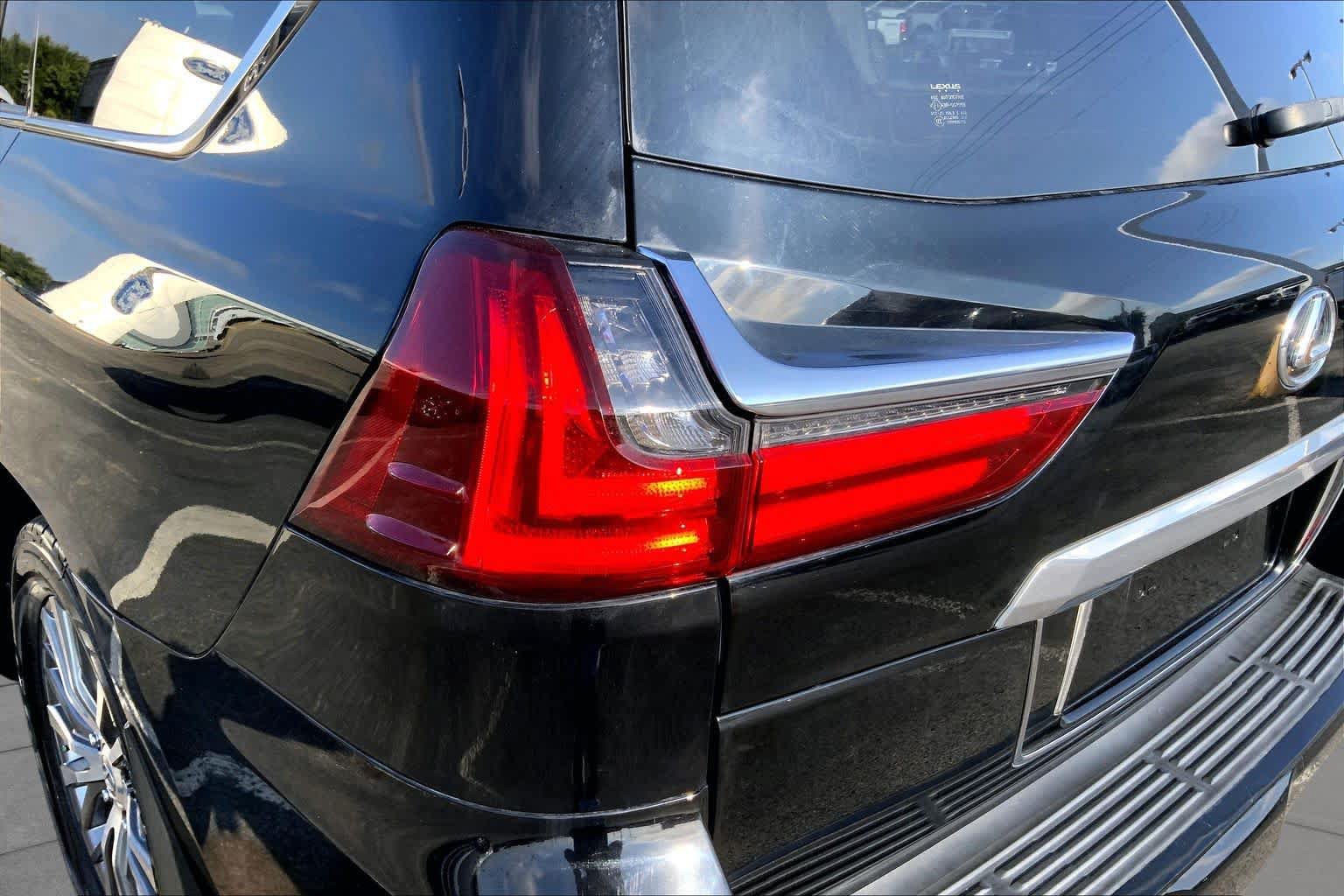 Used 2019 Lexus LX 570 4WD w/ Luxury Package image 26