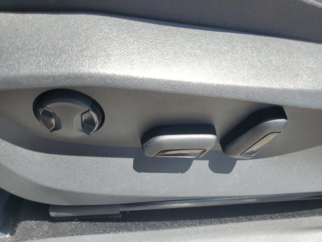 Used 2022 Volkswagen Tiguan SE R-Line image 24