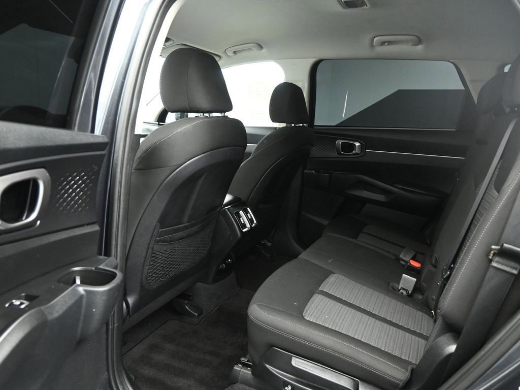 Used 2023 Kia Sorento LX image 47