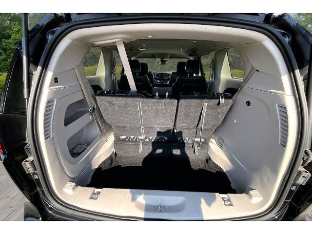 Used 2024 Chrysler Pacifica Touring-L FWD image 24