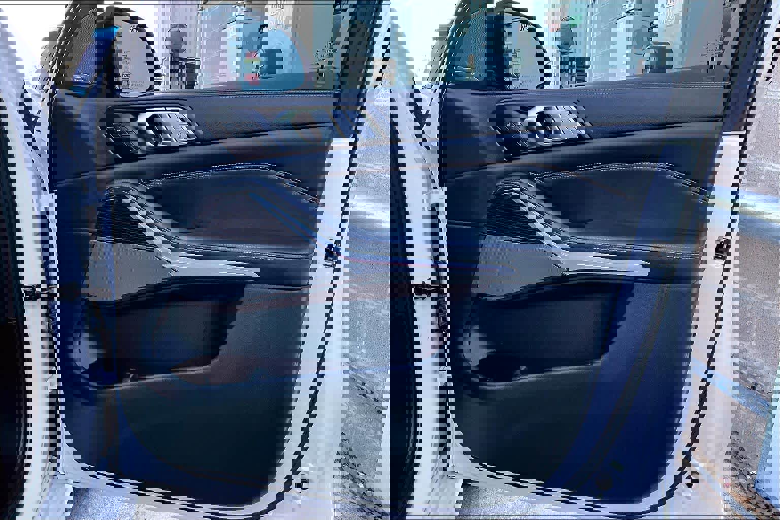 Used 2022 BMW X7 M50i image 23