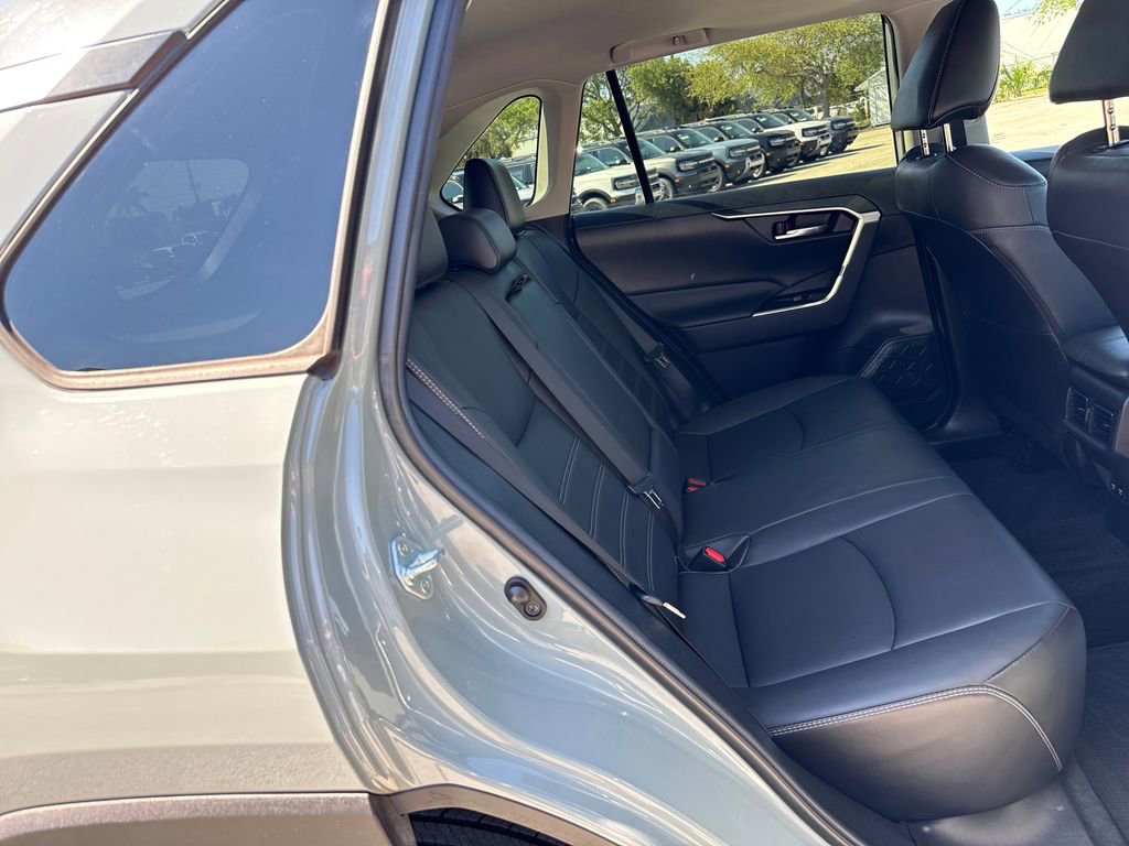 Used 2021 Toyota RAV4 XLE Premium image 26