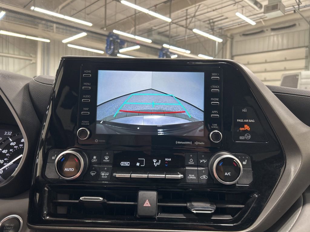 Used 2021 Toyota Highlander XLE AWD/4WD image 21