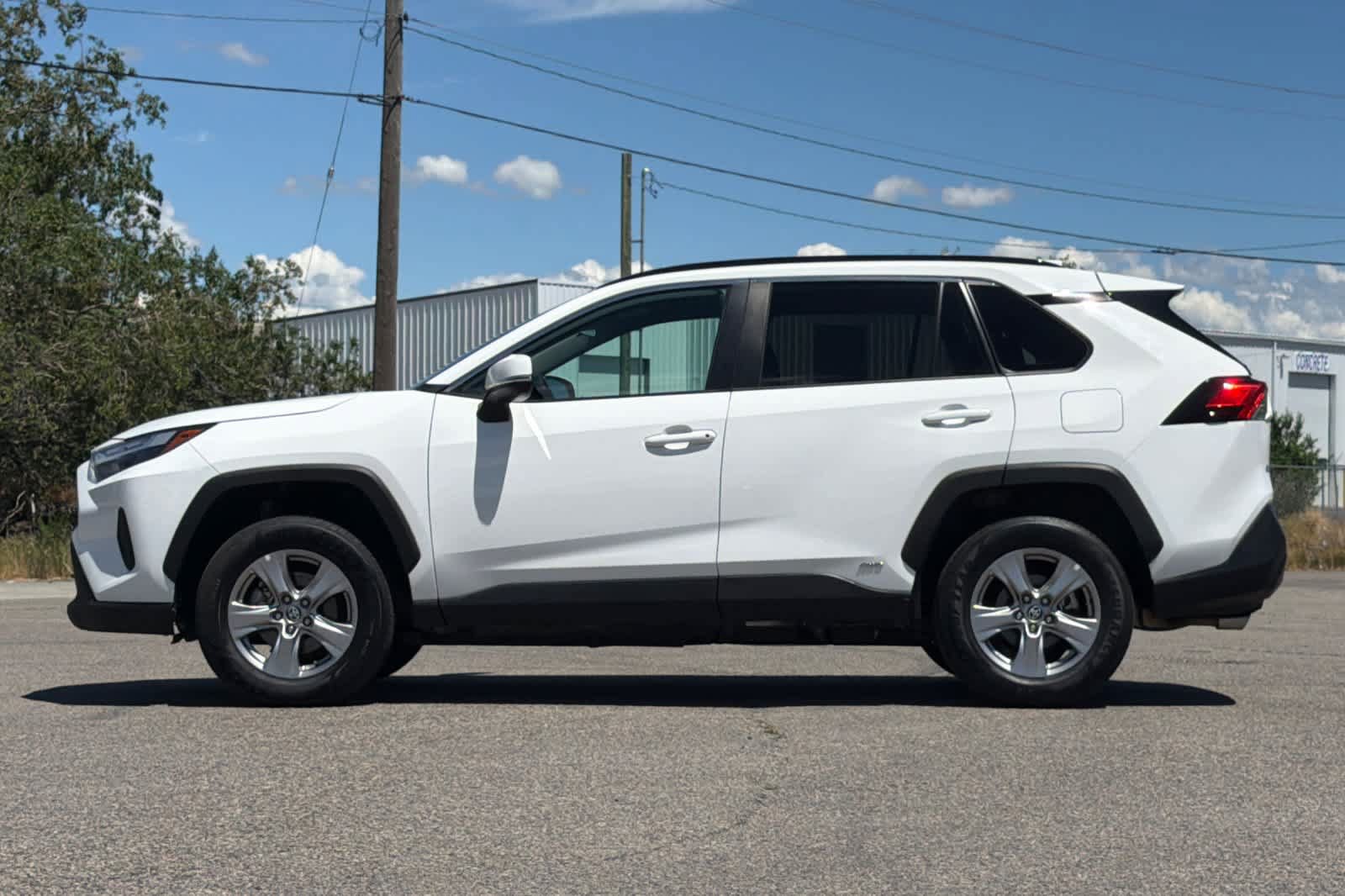 Used 2024 Toyota RAV4 XLE AWD/4WD image 5