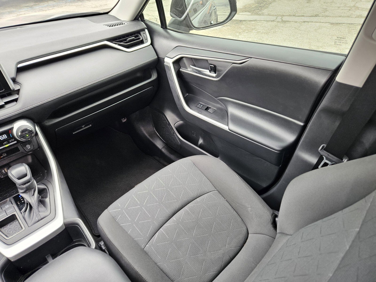 Used 2023 Toyota RAV4 XLE image 16