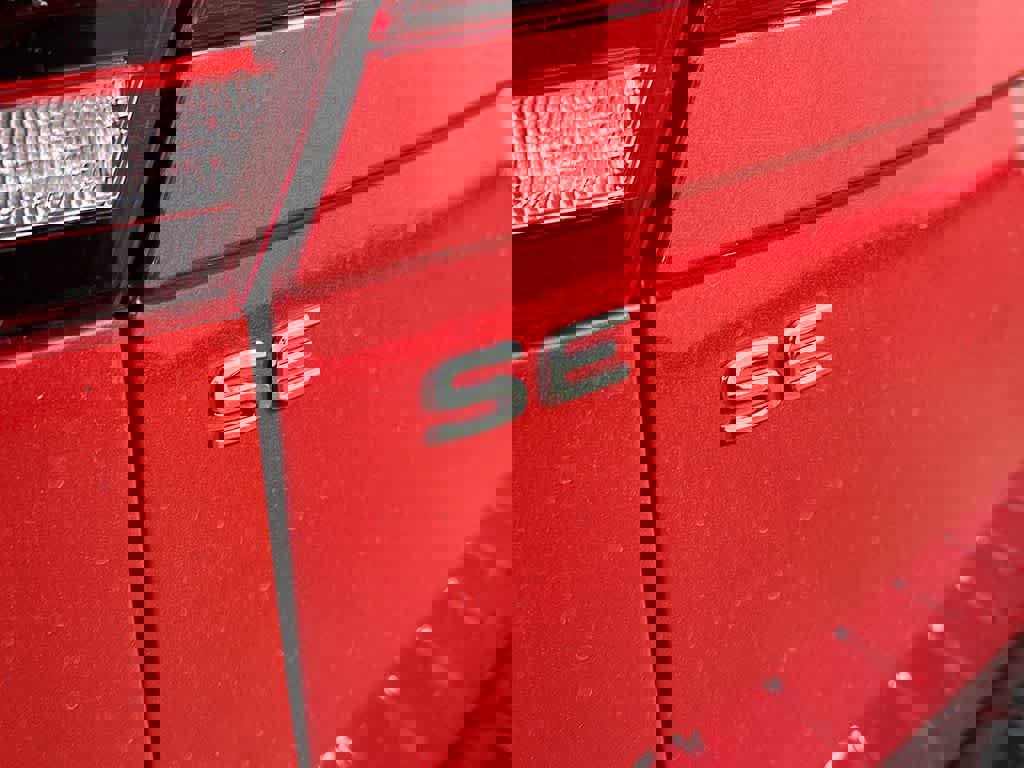 Used 2024 Volkswagen Tiguan SE R-Line image 10