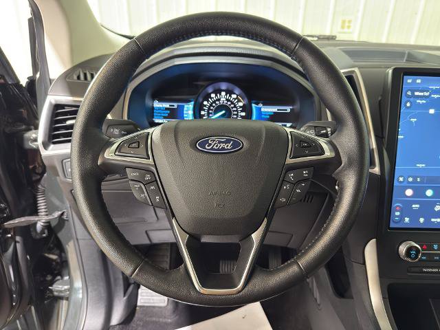 Certified 2022 Ford Edge SEL w/ Convenience Package AWD/4WD image 3