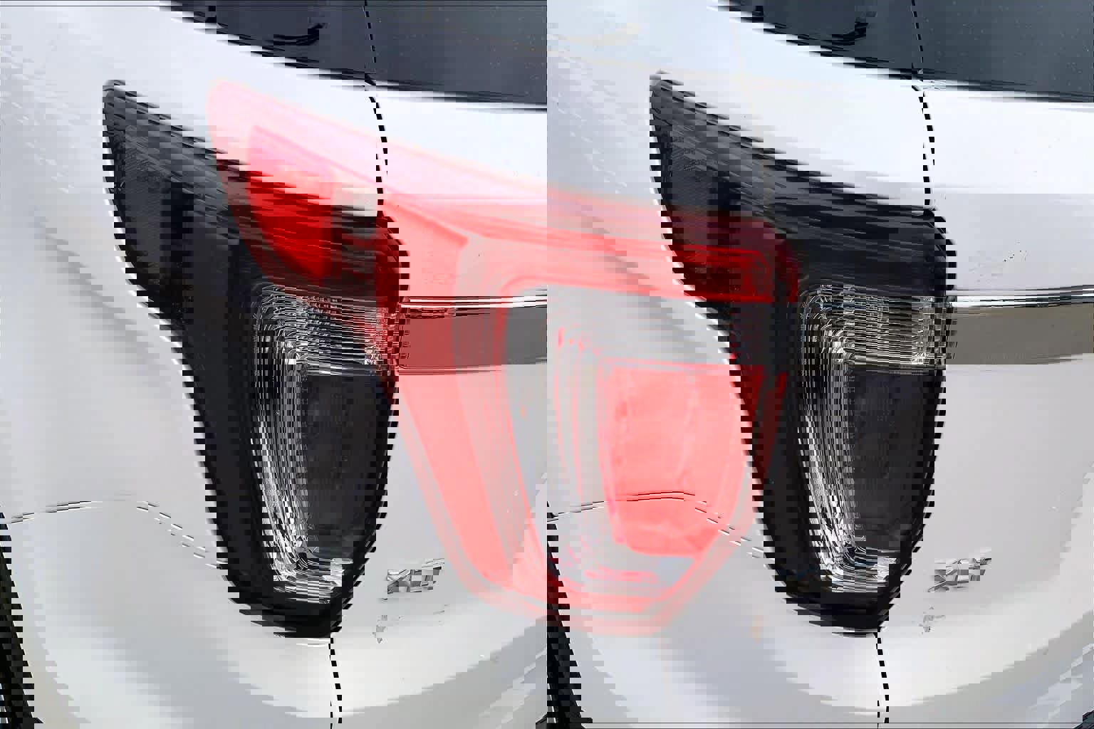 Certified 2018 Ford Explorer XLT w/ Equipment Group 202A image 29