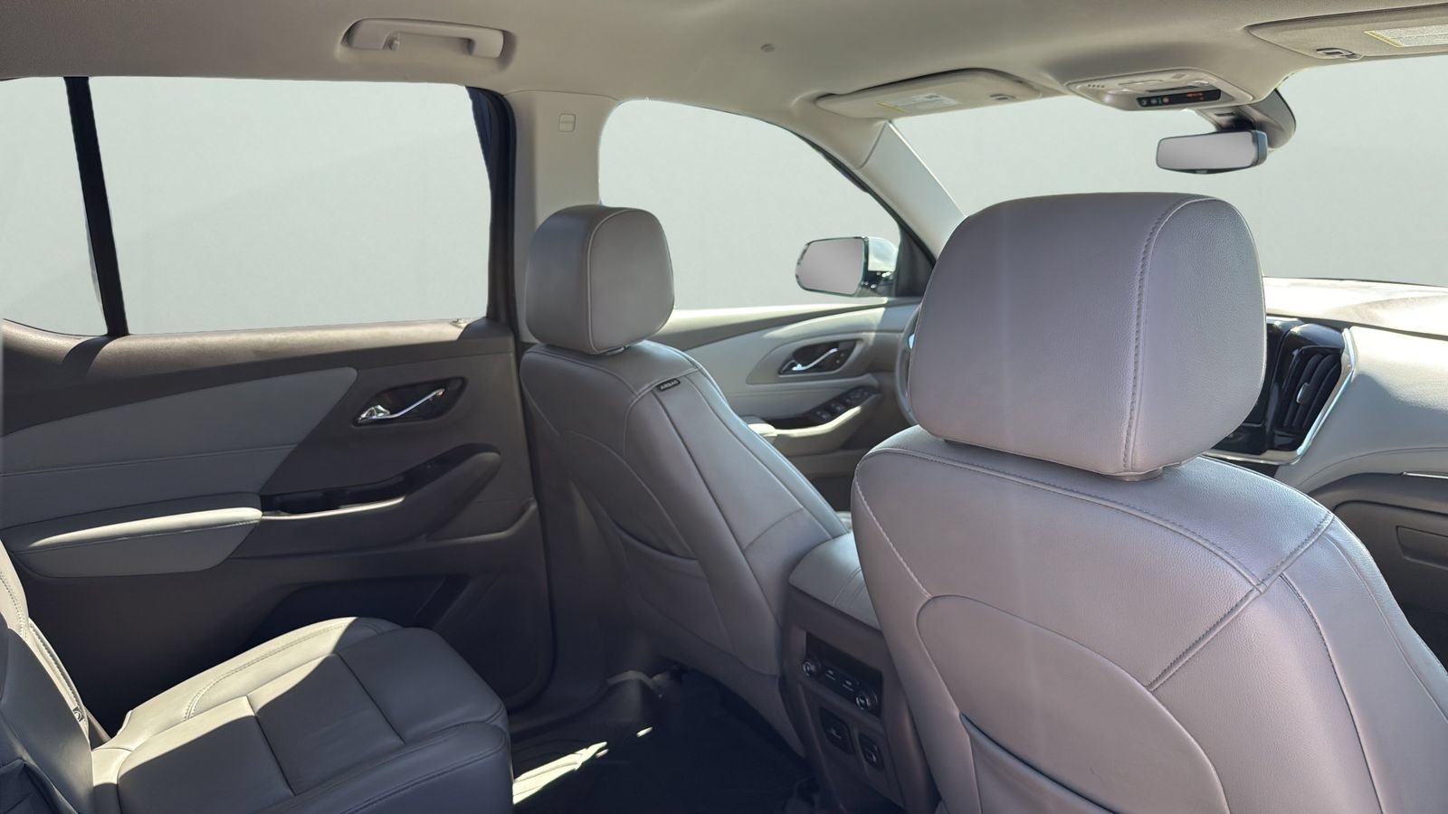 Used 2018 Chevrolet Traverse LT w/ LPO, Cargo Package FWD image 27