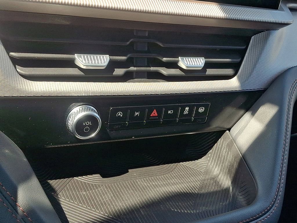 Certified 2025 Ford Explorer Active w/ Active Comfort Package AWD/4WD image 17