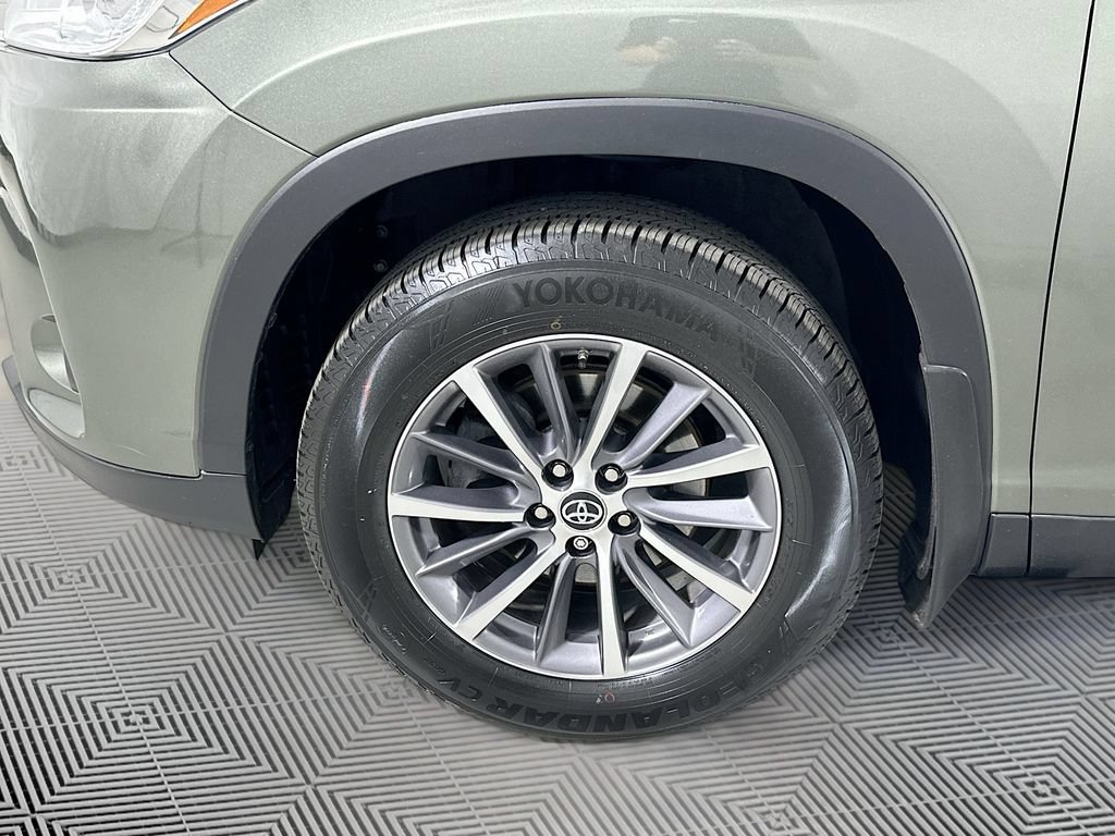 Used 2019 Toyota Highlander XLE w/ Protection Package #3 AWD/4WD image 28