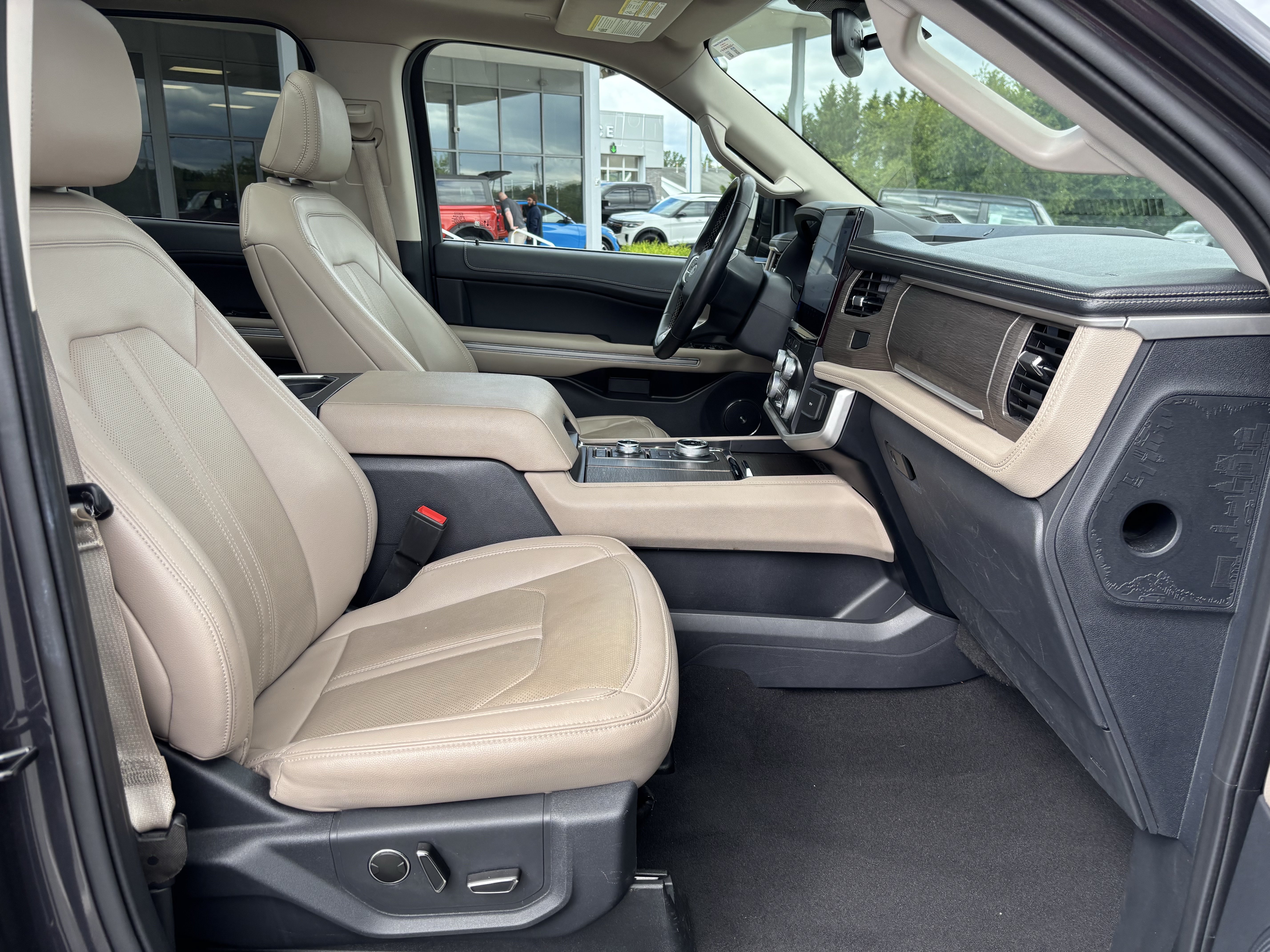 Certified 2024 Ford Expedition Limited AWD/4WD image 39