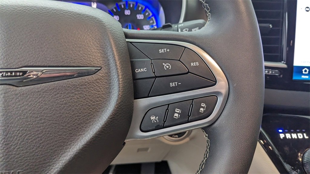 Used 2024 Chrysler Pacifica Touring-L image 30