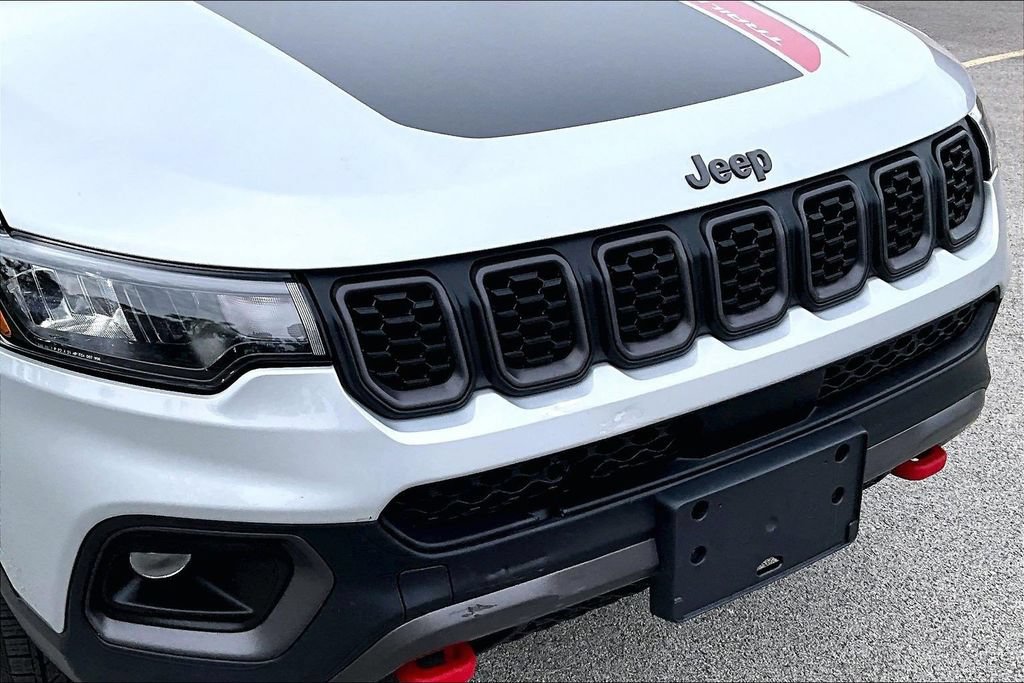 Used 2025 Jeep Compass Trailhawk AWD/4WD image 29