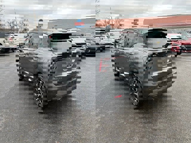 Used 2025 Nissan Kicks SV image 4