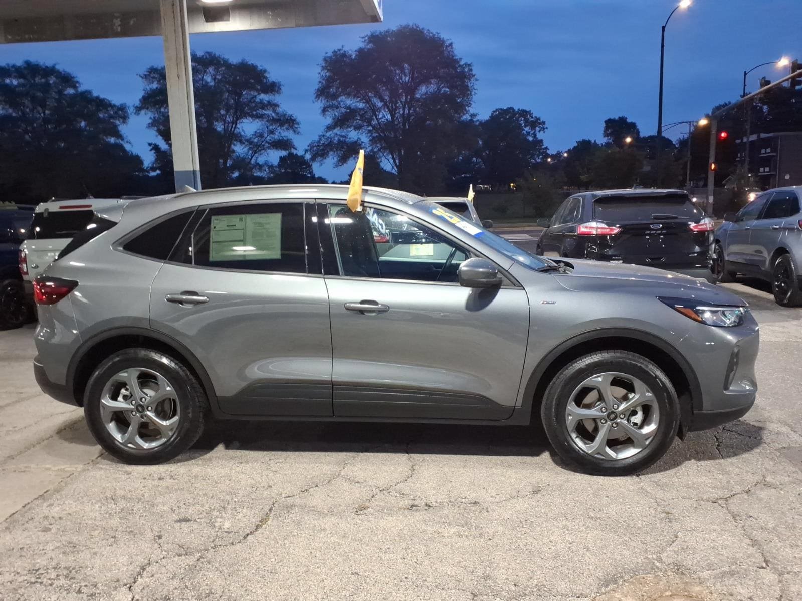 Certified 2025 Ford Escape ST-Line Select AWD/4WD image 2