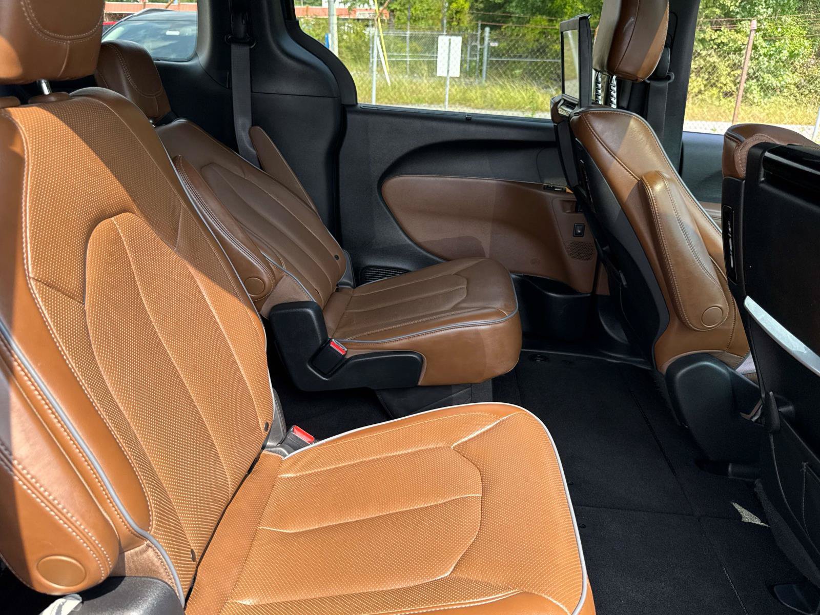 Used 2020 Chrysler Pacifica Limited w/ Advanced Safetytec Group FWD image 26