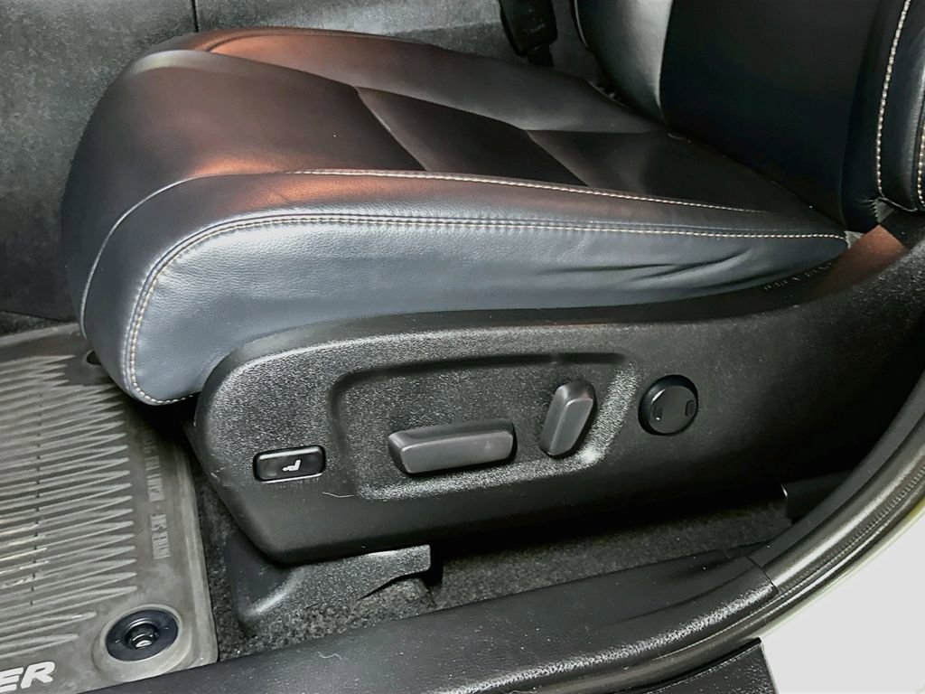 Used 2019 Toyota Highlander XLE image 21