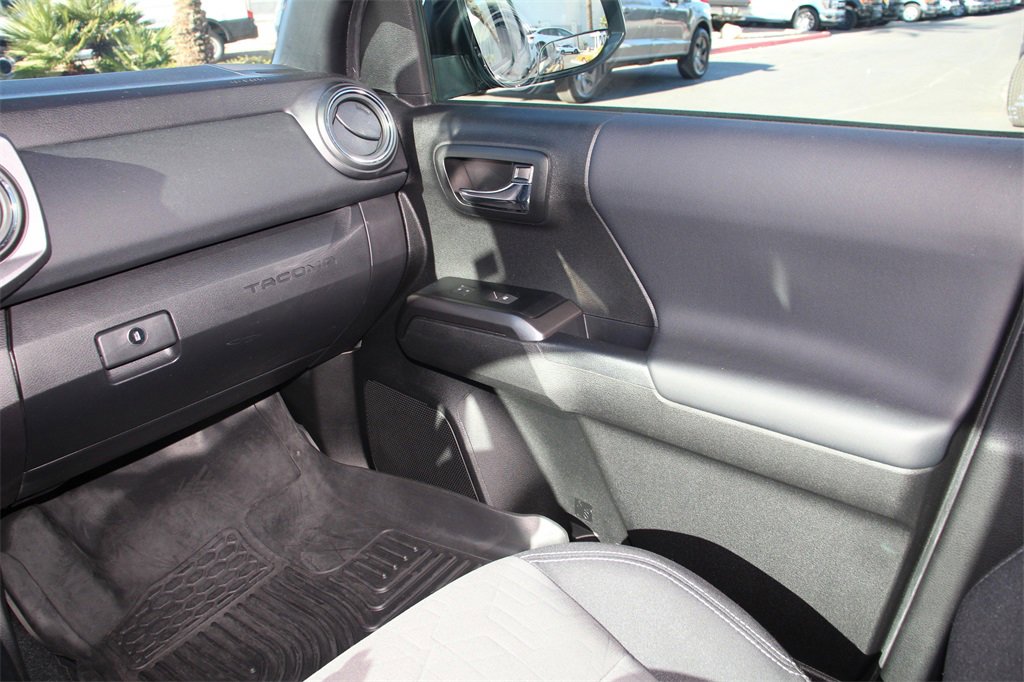 Used 2022 Toyota Tacoma TRD Off-Road image 19