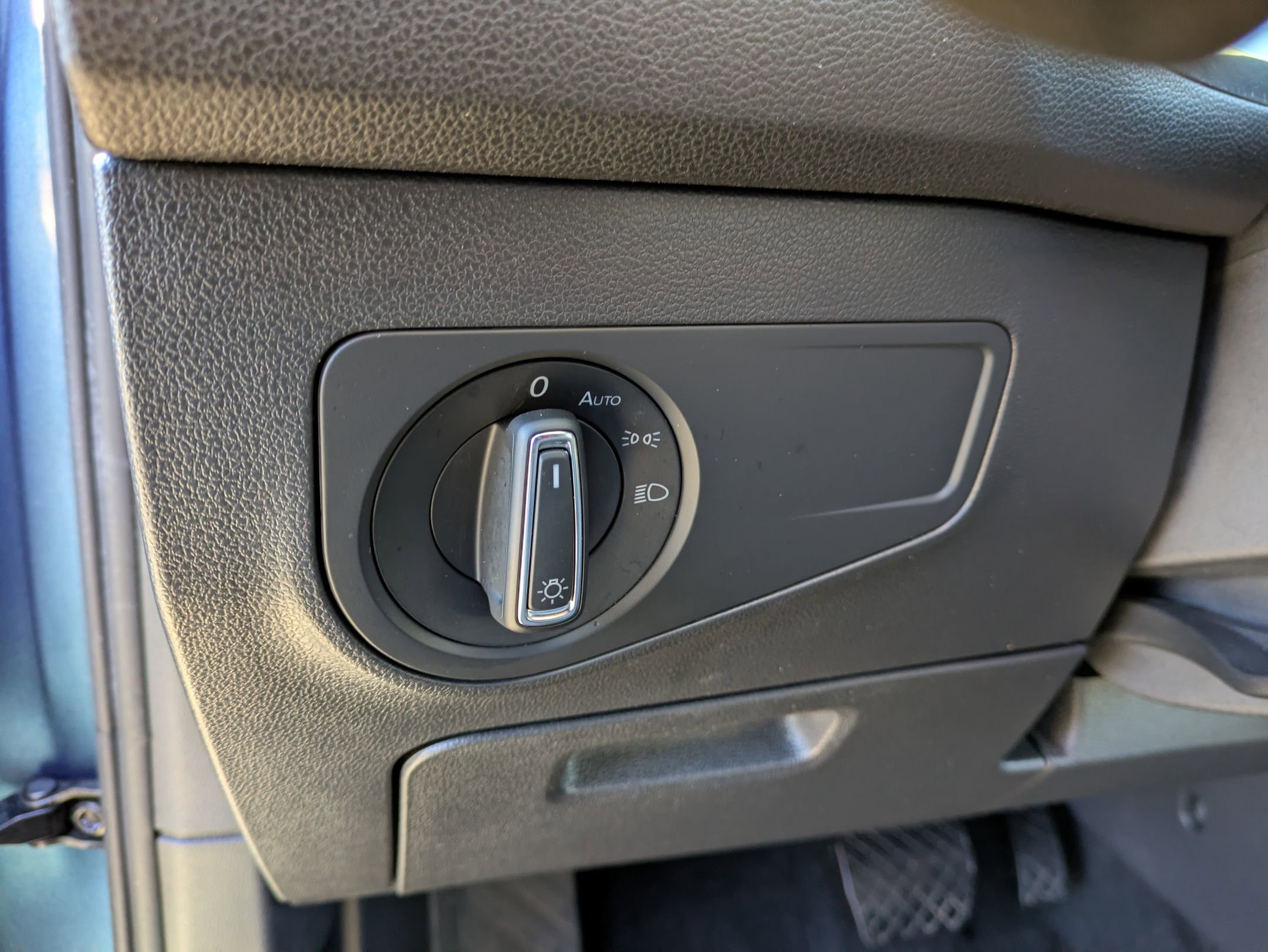 Used 2020 Volkswagen Tiguan SE image 17