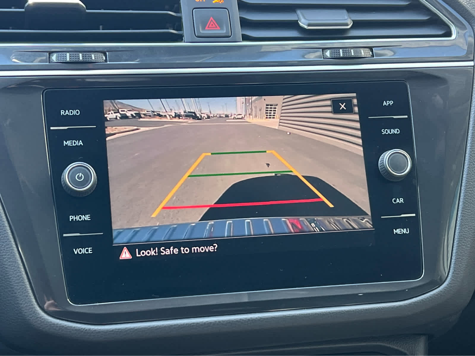 Used 2022 Volkswagen Tiguan SE image 34