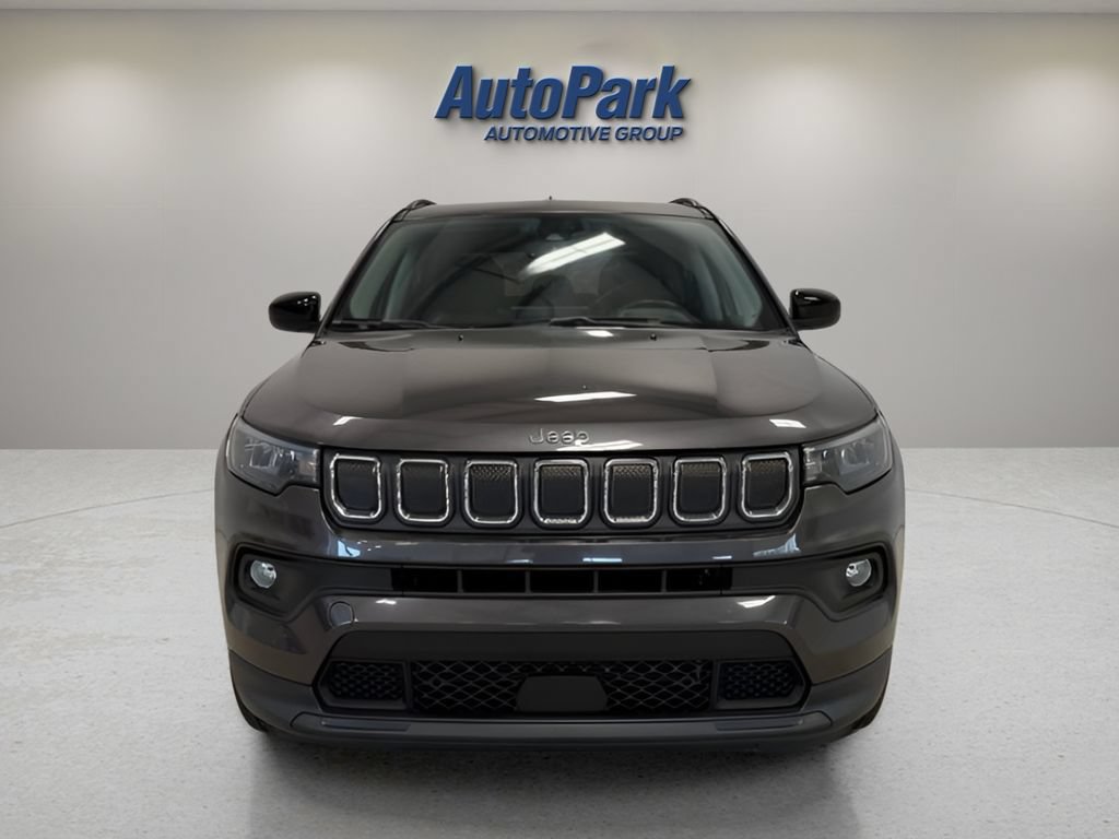 Used 2022 Jeep Compass Latitude w/ Sun and Sound Group AWD/4WD image 2