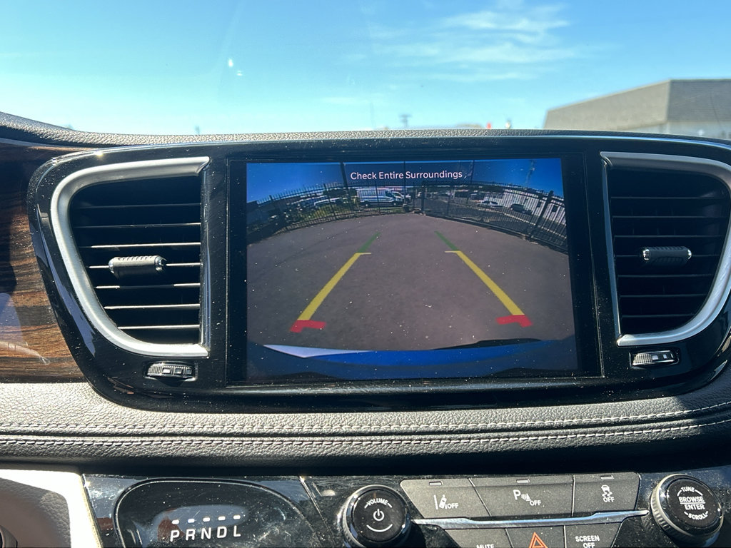 Used 2023 Chrysler Pacifica Limited w/ Uconnect Theater Family Group FWD image 29