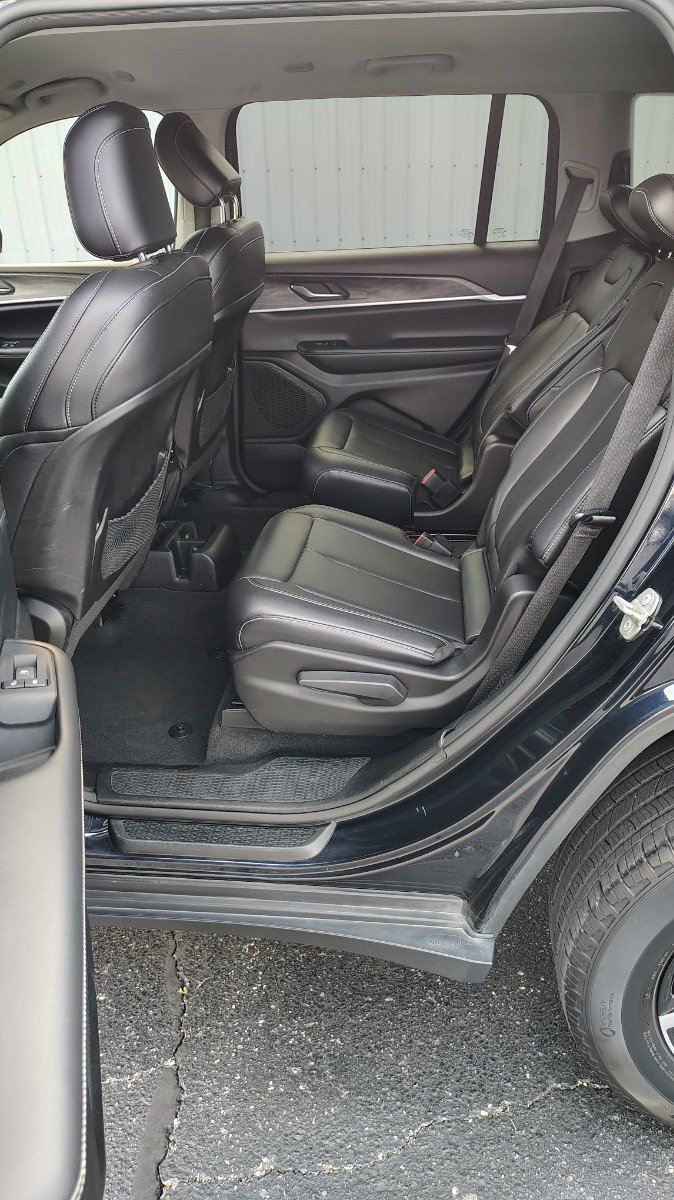 Used 2023 Jeep Grand Cherokee L Limited AWD/4WD image 21