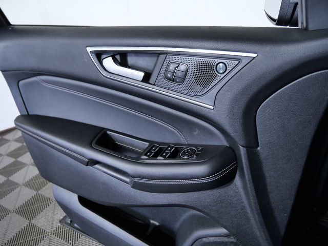 Certified 2023 Ford Edge Titanium w/ Class II Trailer Tow Package image 25