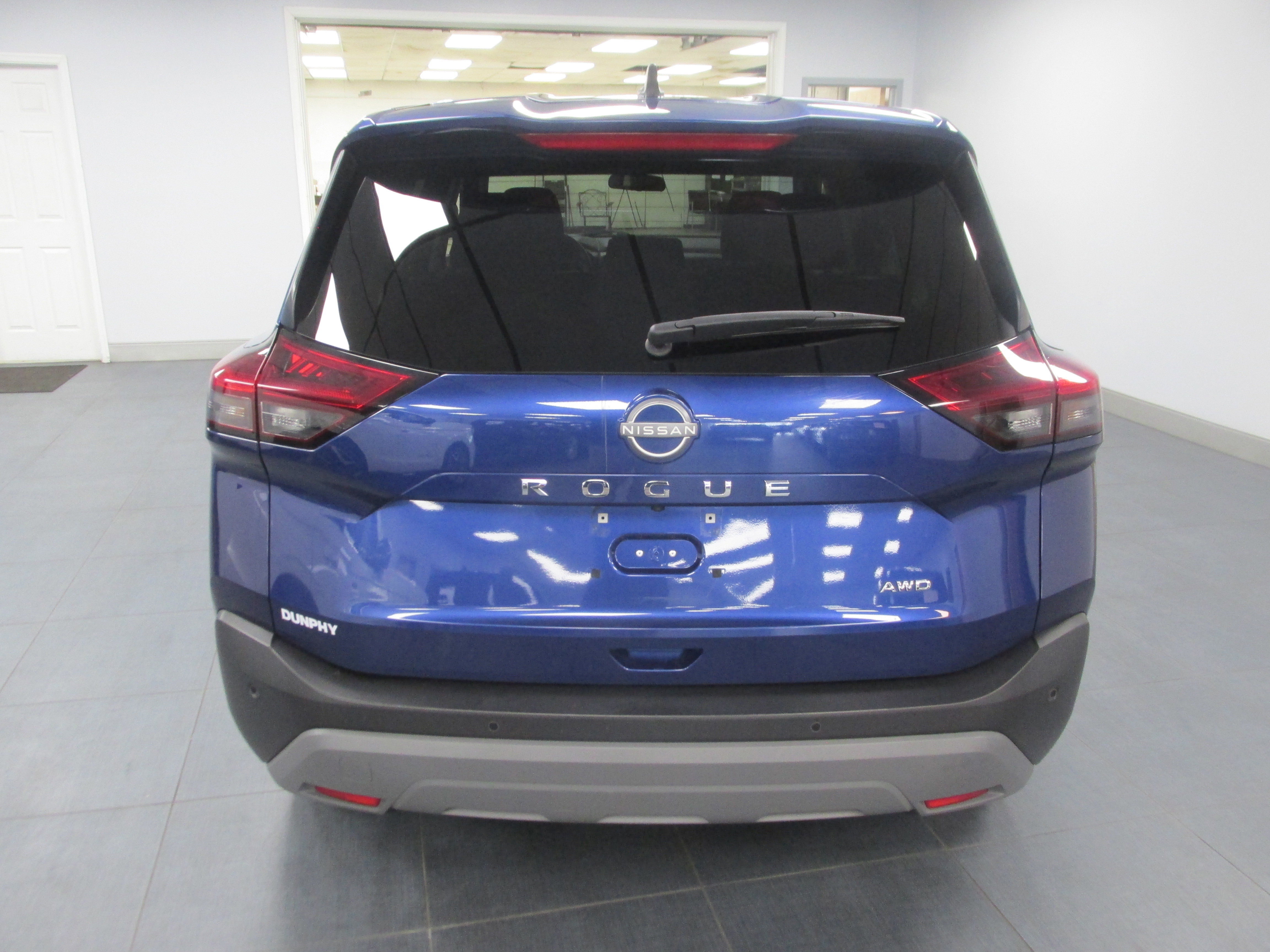 Used 2023 Nissan Rogue S AWD/4WD image 4