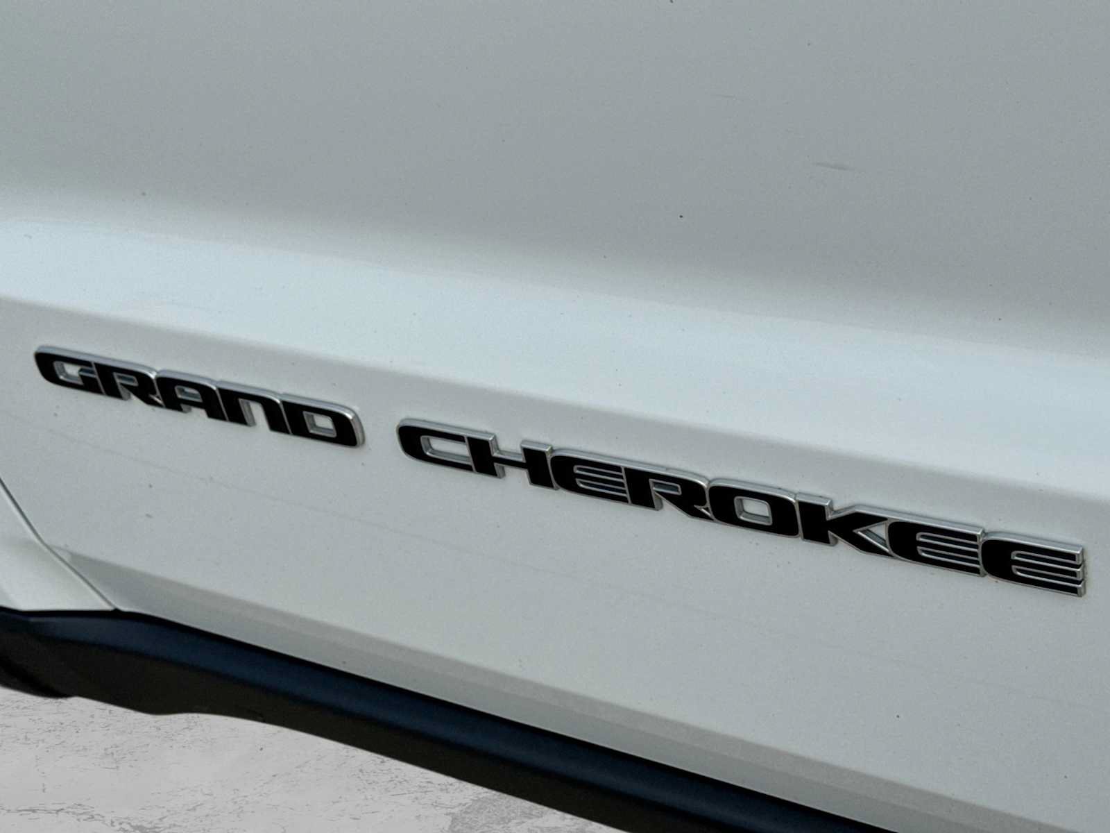 Used 2020 Jeep Grand Cherokee Limited AWD/4WD image 12