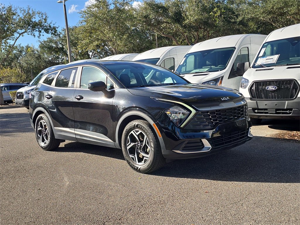 Used 2023 Kia Sportage LX image 2