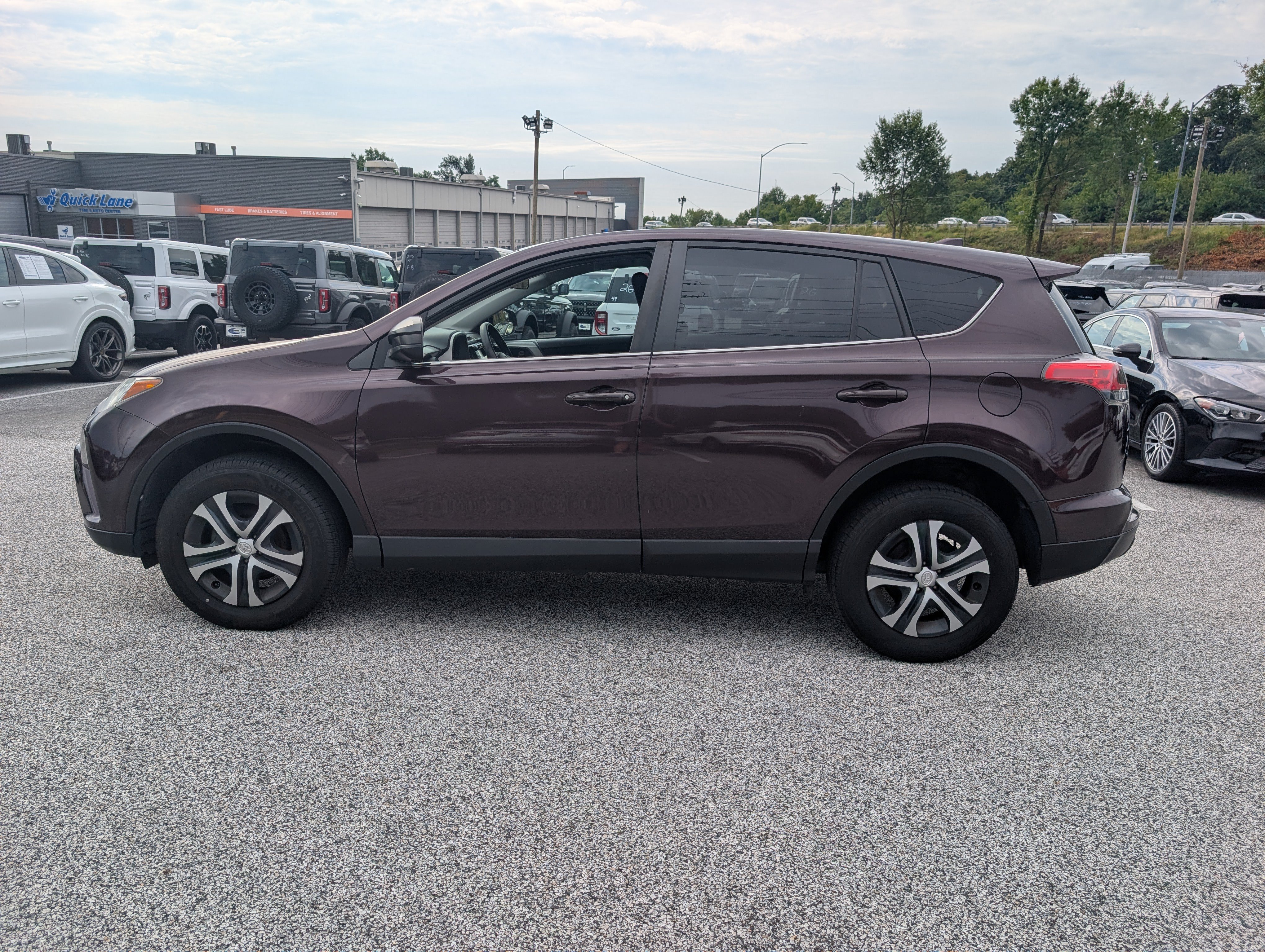 Used 2018 Toyota RAV4 LE w/ Carpet Mat Package AWD/4WD image 3