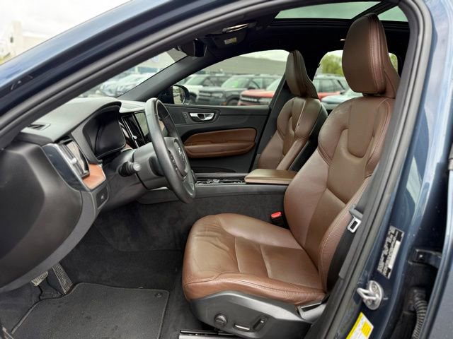 Used 2023 Volvo XC60 B5 Plus AWD/4WD image 16