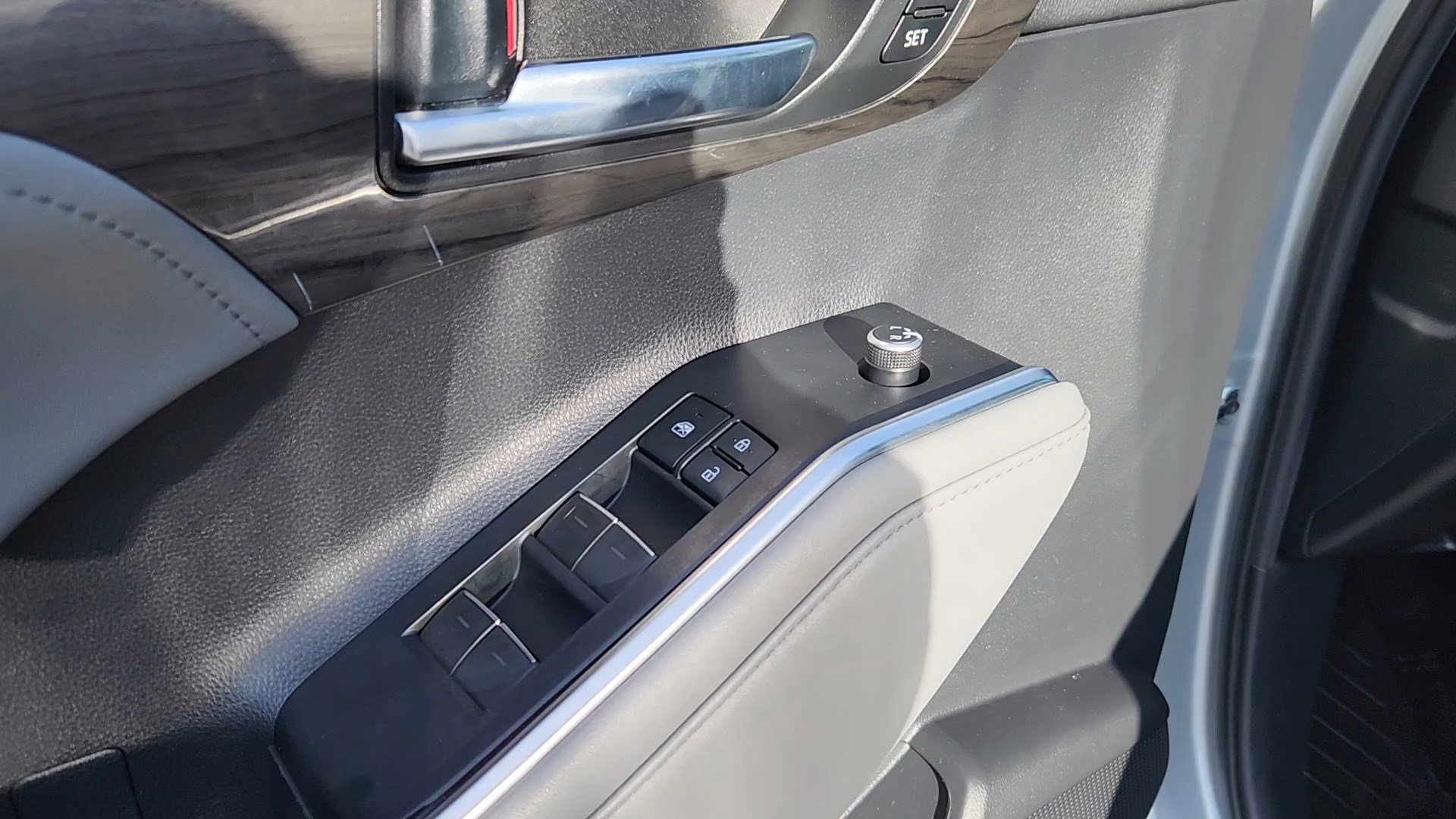 Used 2021 Toyota Highlander Limited image 18