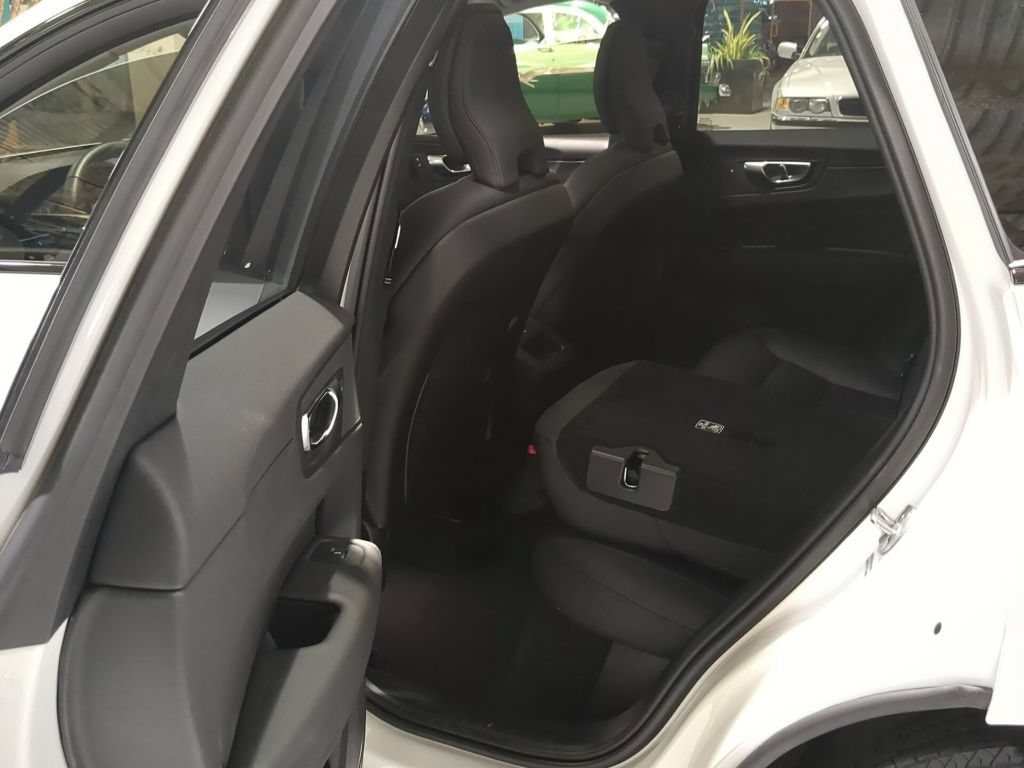 Used 2025 Volvo XC60 B5 Plus AWD/4WD image 13