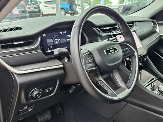 Used 2022 Jeep Grand Cherokee L Limited AWD/4WD image 10