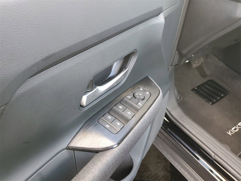 Used 2025 Nissan Kicks SV image 42
