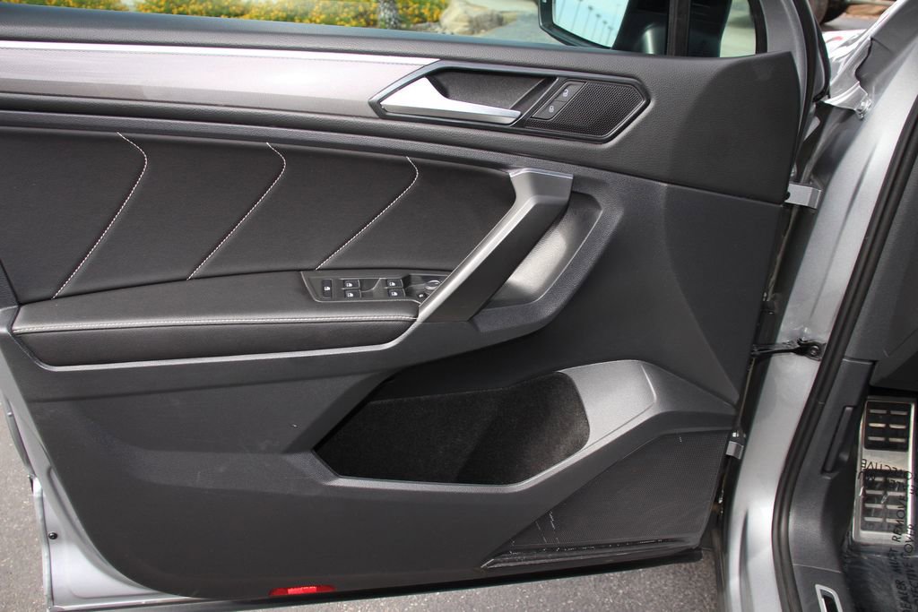 Used 2022 Volkswagen Tiguan SE R-Line FWD image 22