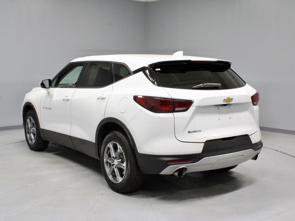 Used 2025 Chevrolet Blazer LT FWD image 8